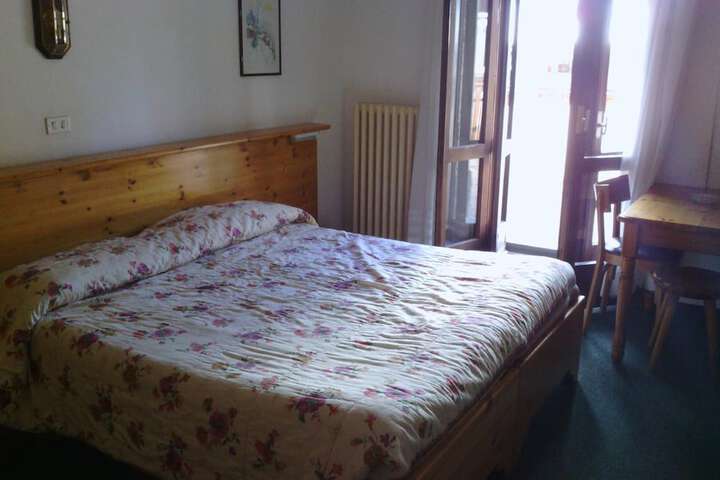 Room 11 of 48