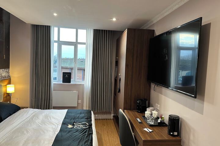 Room 33 of 117