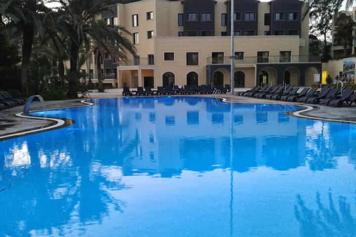 Pool 4 of 20