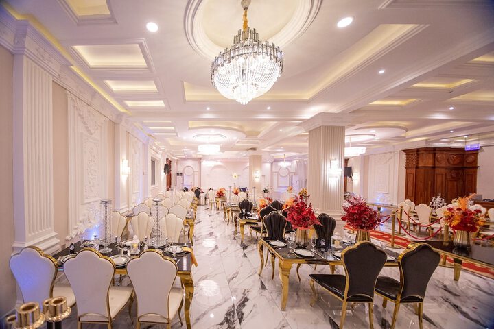 Ballroom/Hall 10 of 12