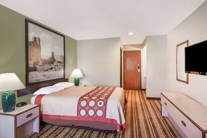 Room 4 of 13