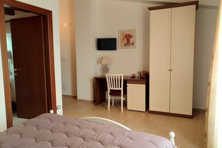 Room 12 of 97