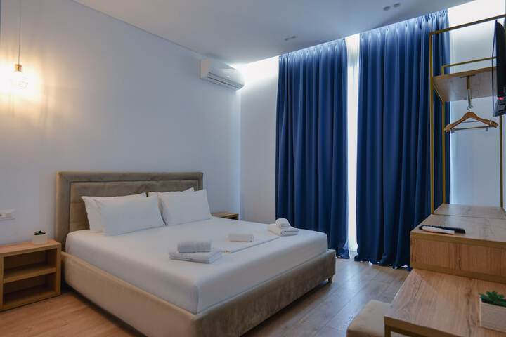 Room 8 of 30