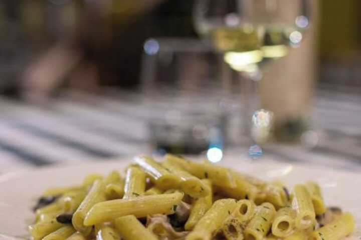 Dining 83 of 90