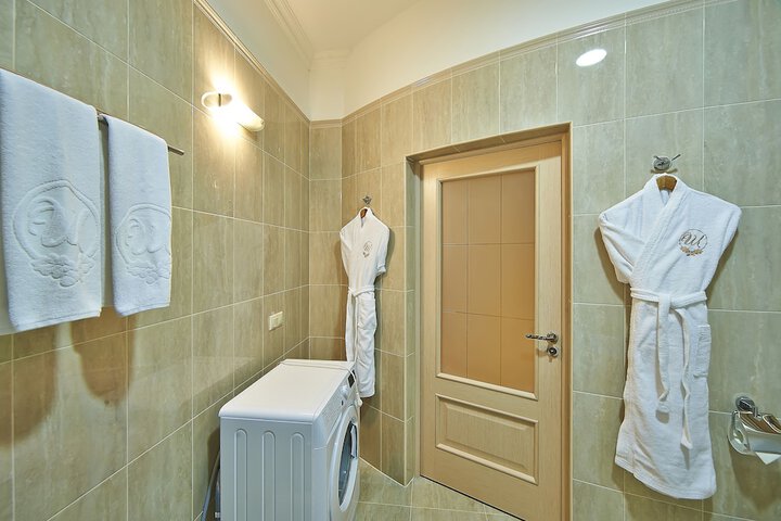 Room 27 of 43