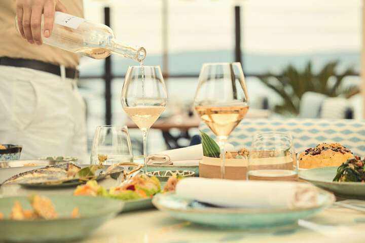 Dining 81 of 136