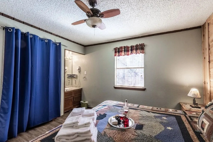 Room 4 of 18