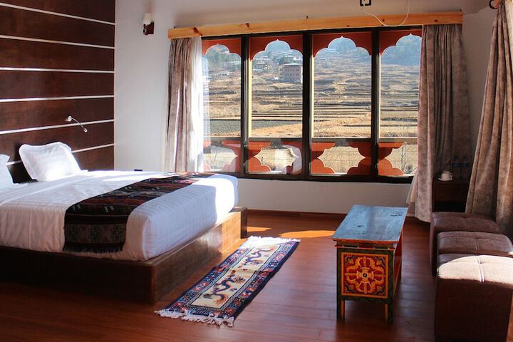 Room 4 of 7