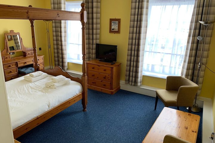 Room 10 of 27
