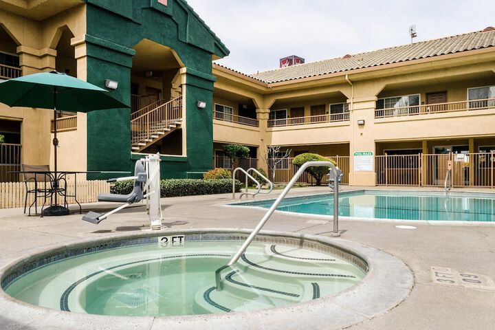 Hotel Pool
