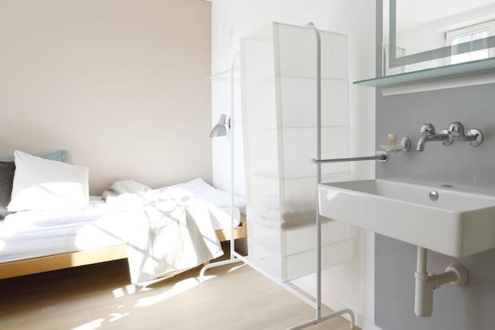 Room 2 of 37