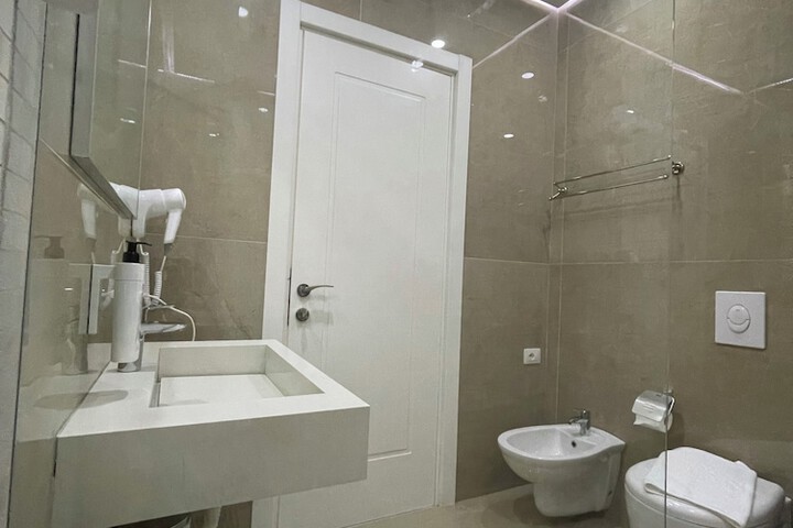 Room 125 of 191