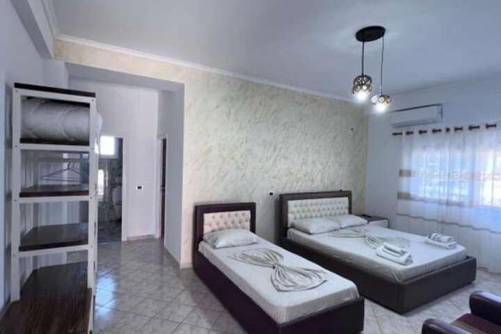 Room 6 of 35