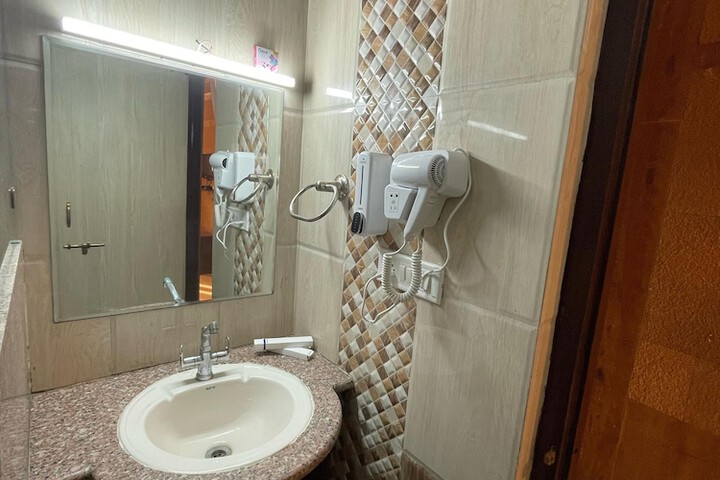 Room 10 of 12