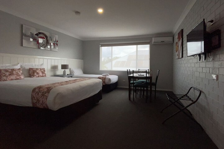 Room 4 of 26