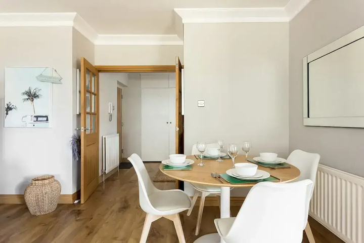 Room 4 of 26