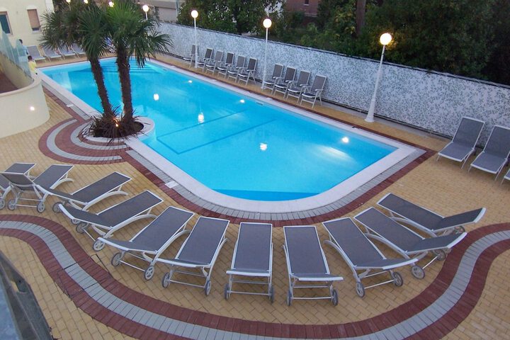 Pool 20 of 53