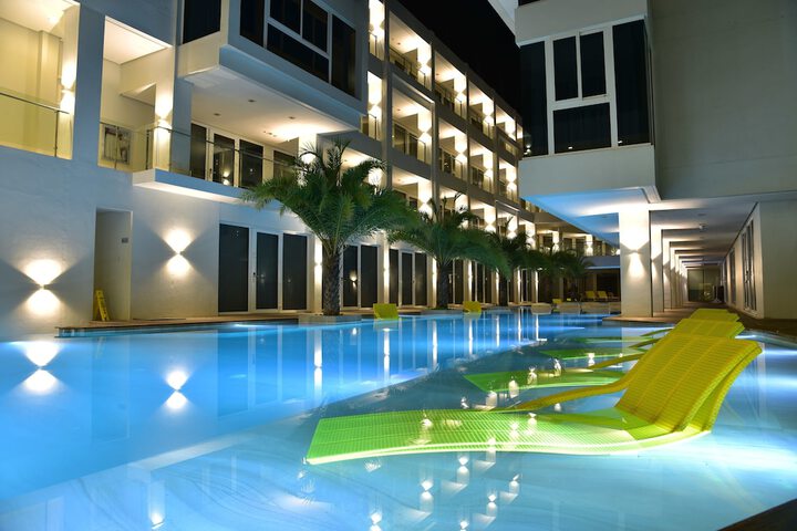Pool Hotel