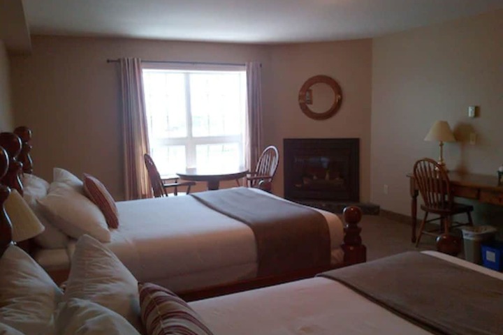Room 32 of 82