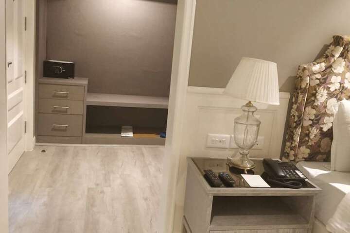 Room 35 of 158