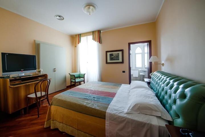 Room 40 of 152