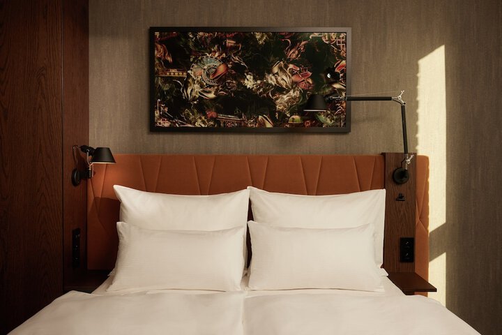 Room 4 of 33