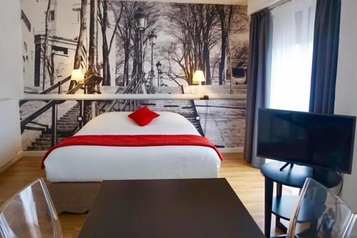 Room 9 of 30