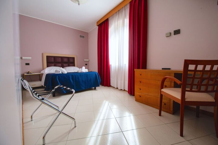 Room 7 of 51
