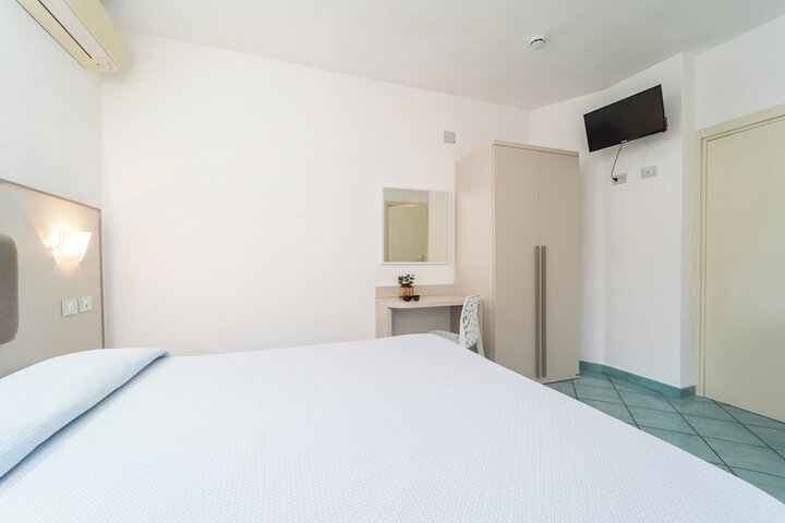 Room 16 of 84