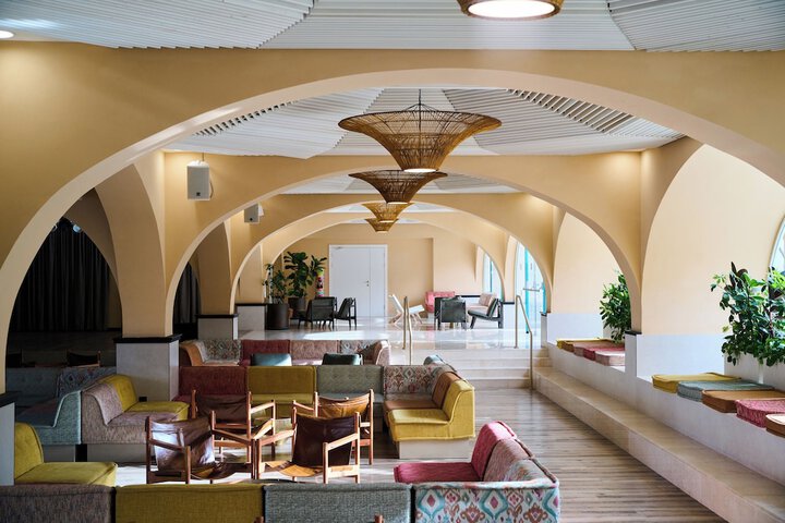 Entrance & Lobby