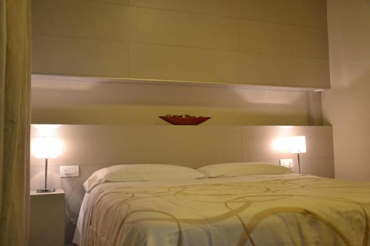Room 9 of 42