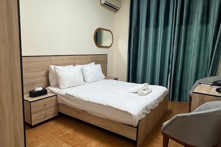Room 4 of 16