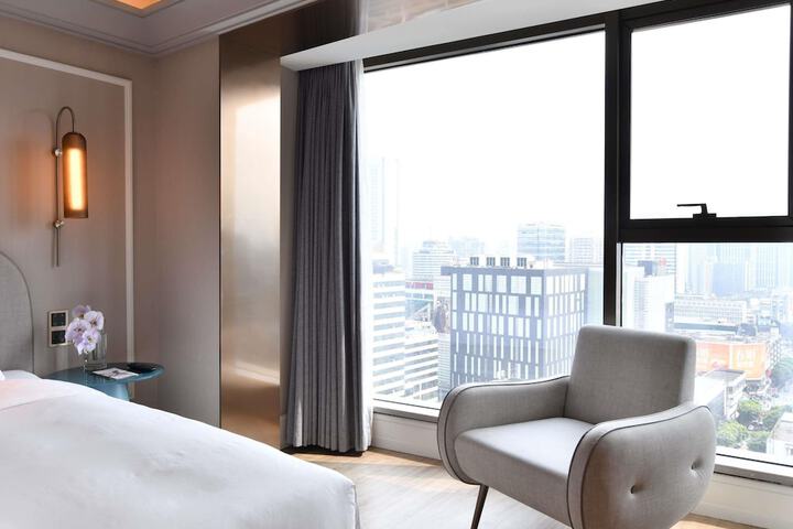 Room 42 of 87