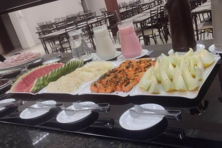 Dining 36 of 44