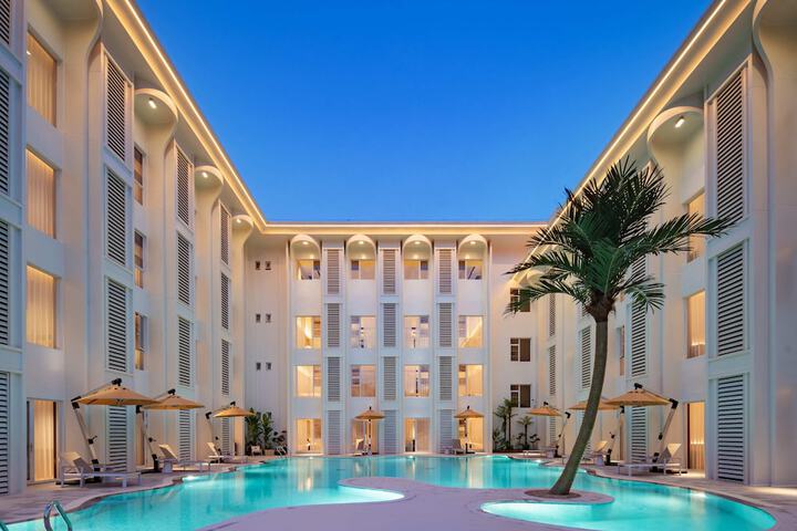 Hotel 74 of 80