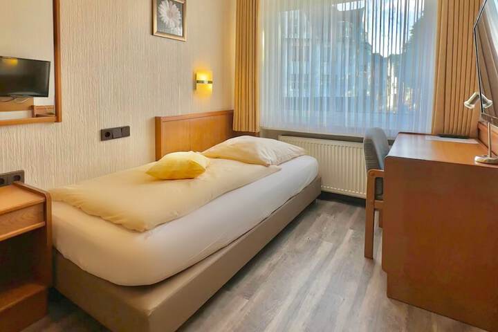 Room 8 of 30