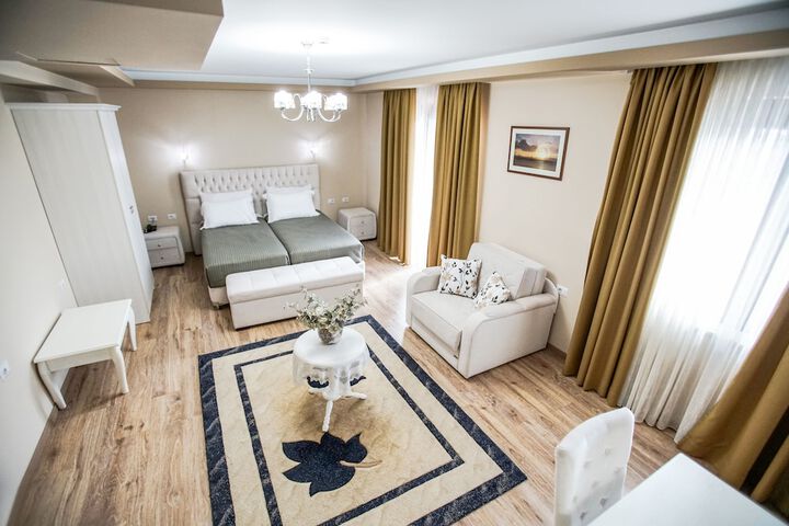 Room 5 of 20