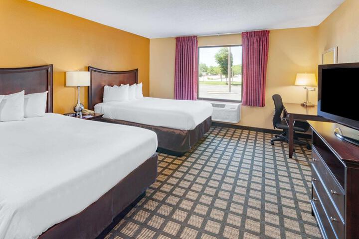 2 Double Beds Accessible (3 of 13)