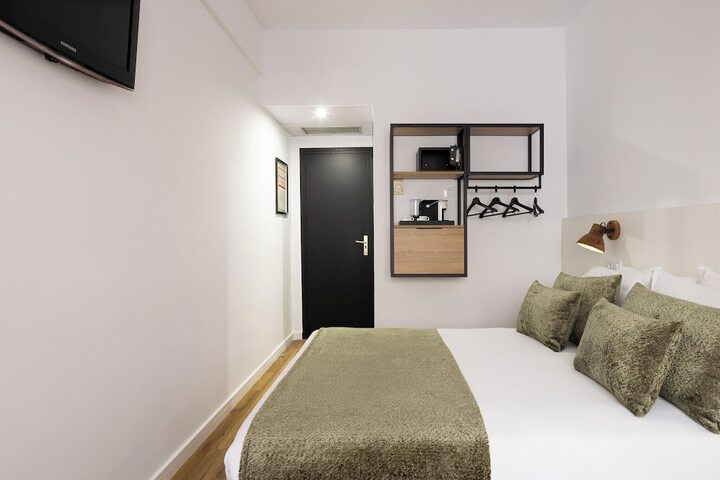 Room 17 of 29