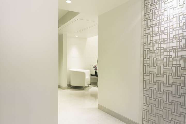 Lounge 53 of 63