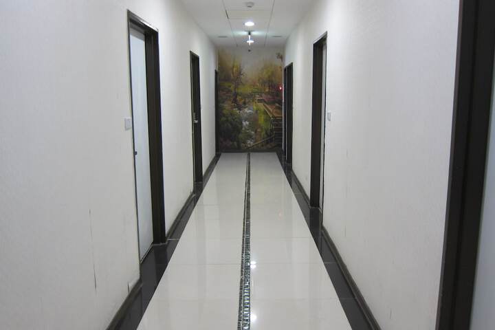 Ballroom/Hall 35 of 39