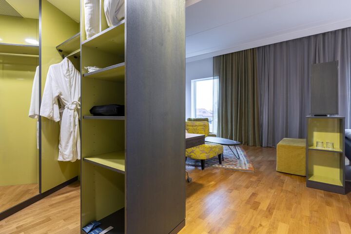 Room 50 of 249