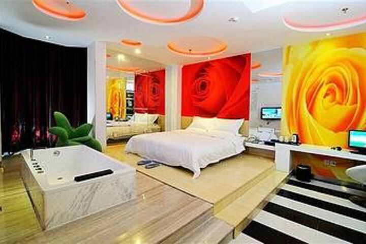Room 16 of 16