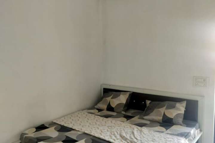 Room 14 of 28