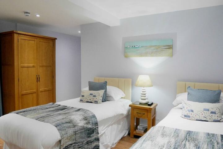 Room 4 of 39