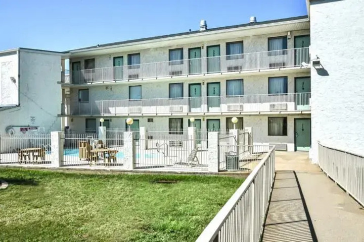 MOTEL 6 TOPEKA WEST