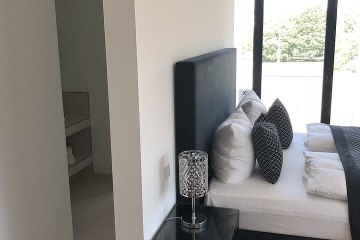 Room 8 of 62