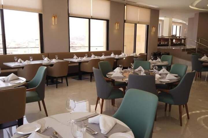 Dining 12 of 14