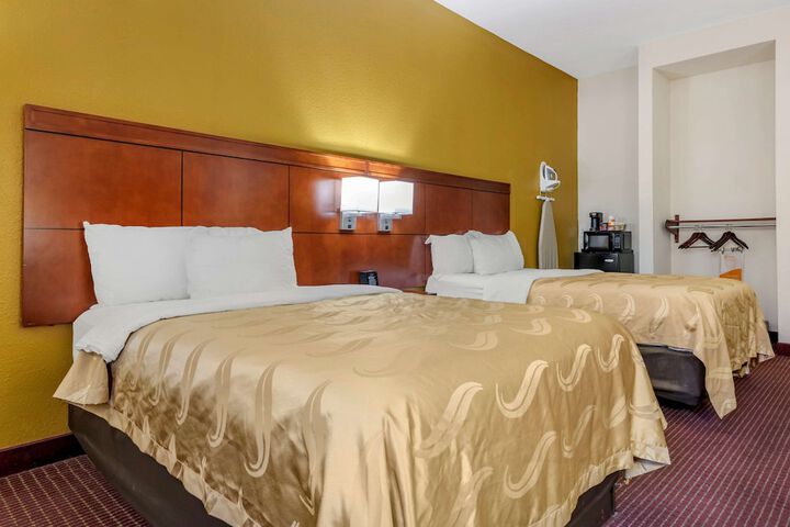 2 Double Beds (7 of 20)