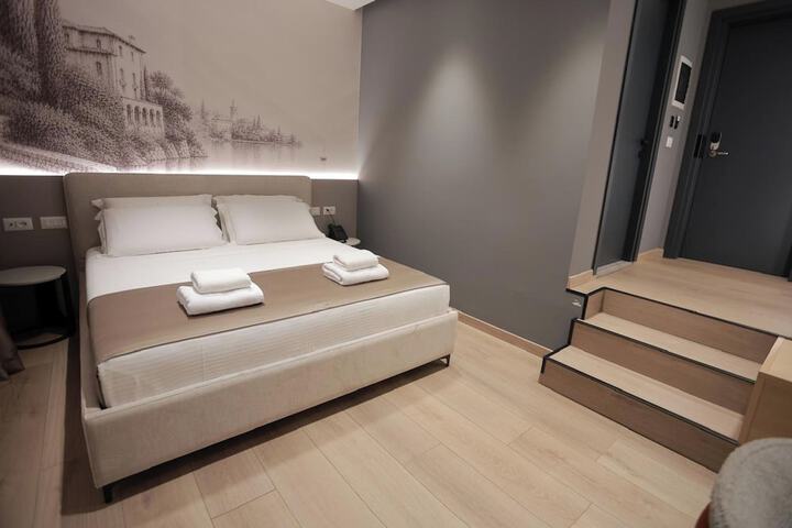 Room 3 of 198